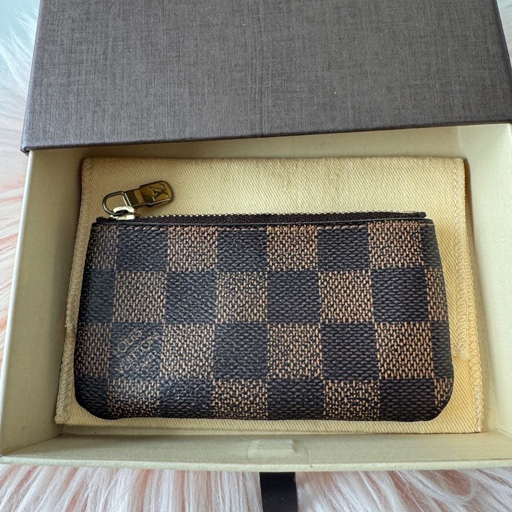Louis Vuitton damier key cles